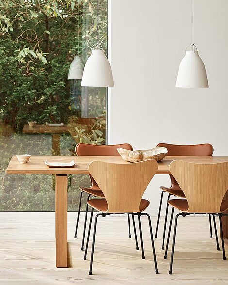 Zeitlose Stühle und elegante Tische von Fritz Hansen